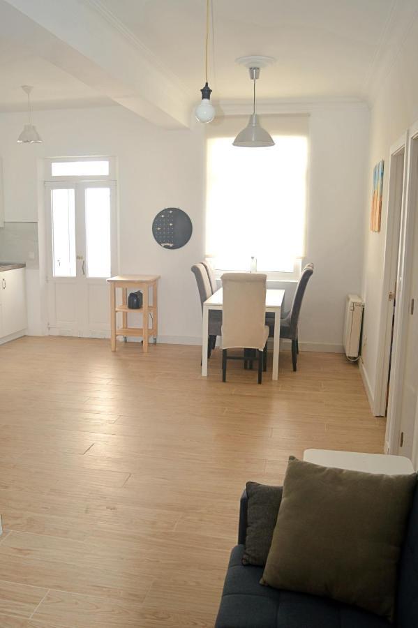 Apartamento En Centro De Ferrol Luaran gambar