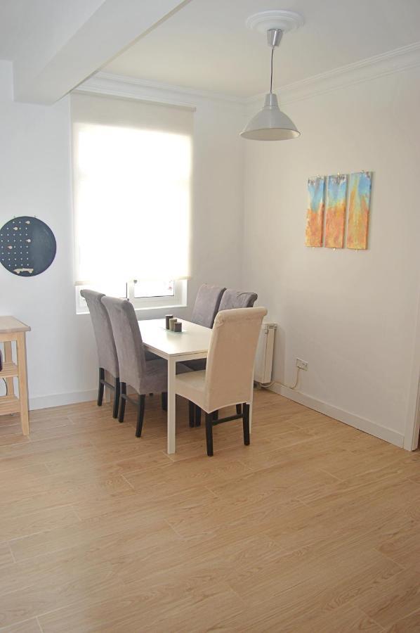 Apartamento En Centro De Ferrol Luaran gambar